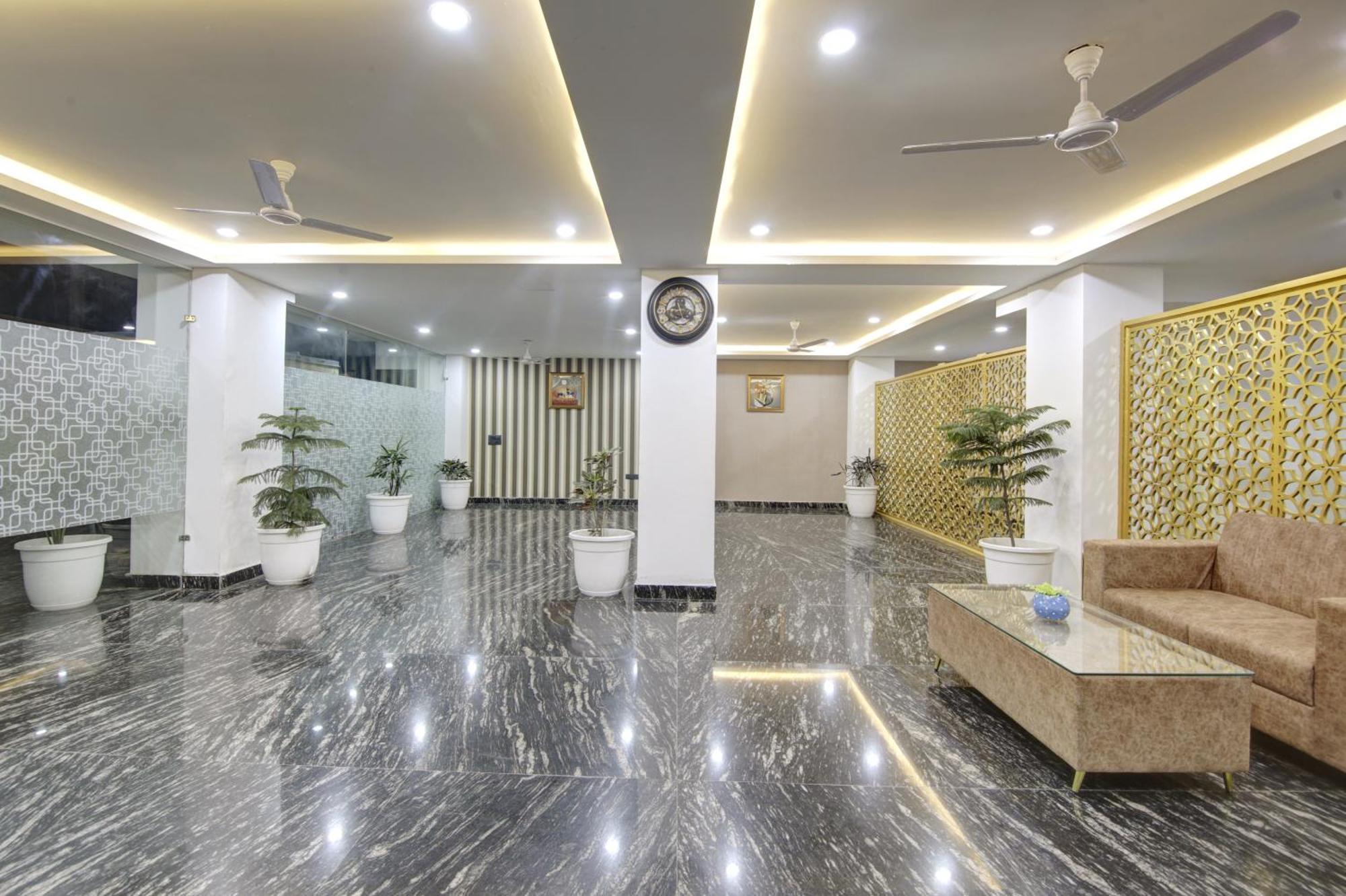 Limewood Stay - Millennium Huda City Center Gurgaon Buitenkant foto