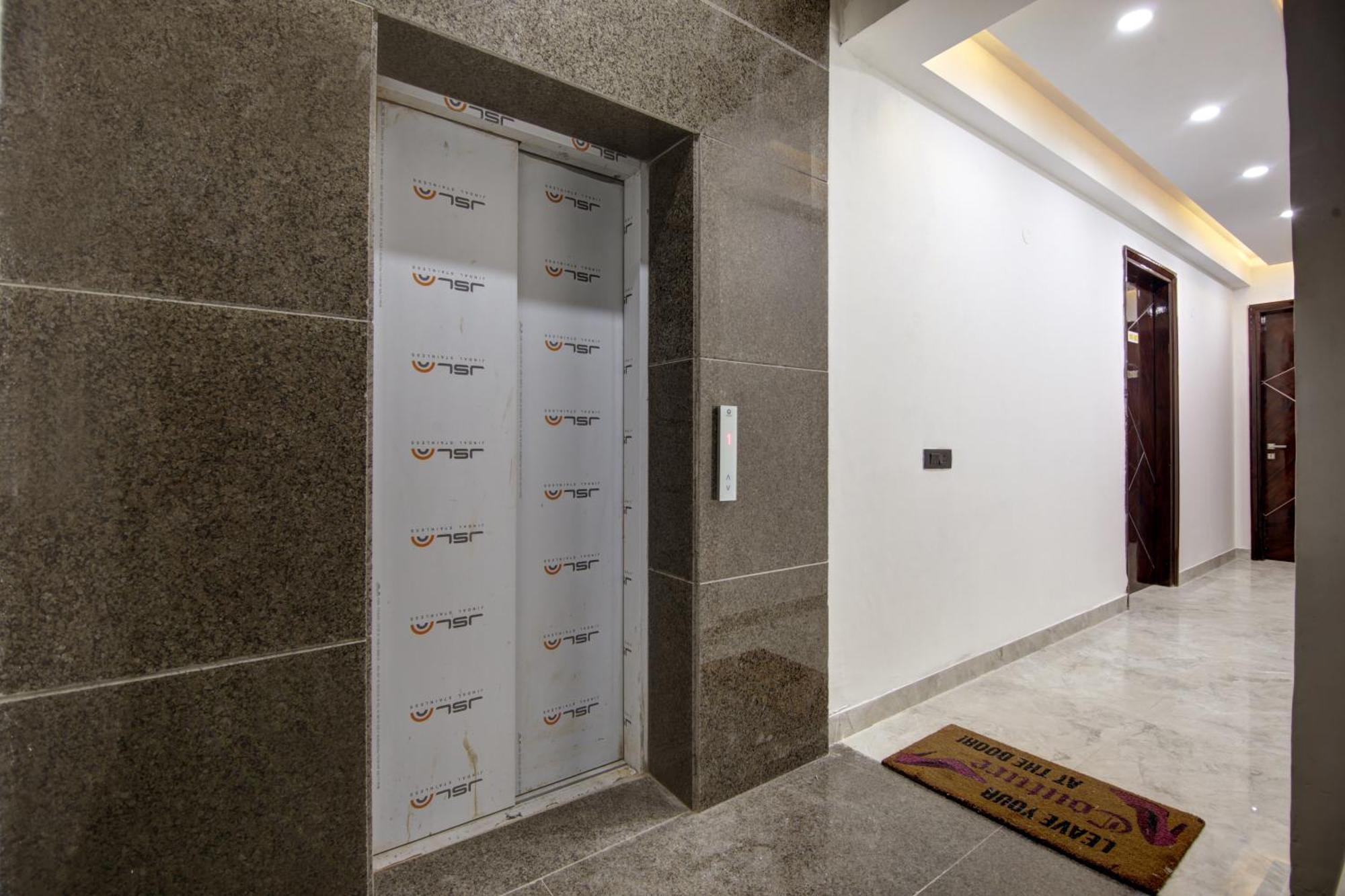 Limewood Stay - Millennium Huda City Center Gurgaon Buitenkant foto